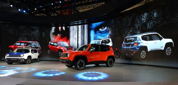 Jeep Suvs Estão Exibição Estande Gac Fca Preparação Para 14Th — Fotografia de Stock