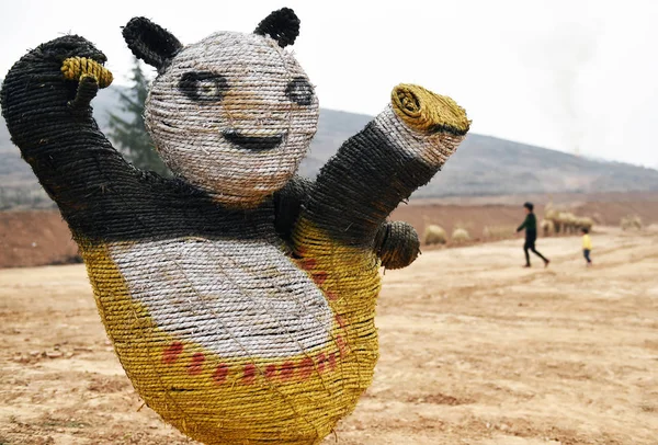 Espantapájaros Forma Kung Panda Exhibe Sitio Construcción Ciudad Luoyang Provincia — Foto de Stock