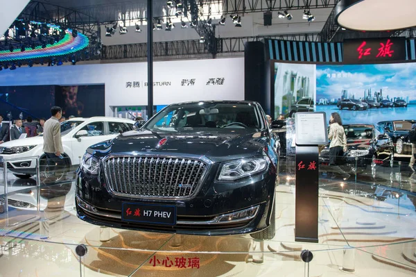 Ένα Phev Hongqi Κόκκινη Σημαία Του Faw Είναι Στην Επίδειξη — Φωτογραφία Αρχείου