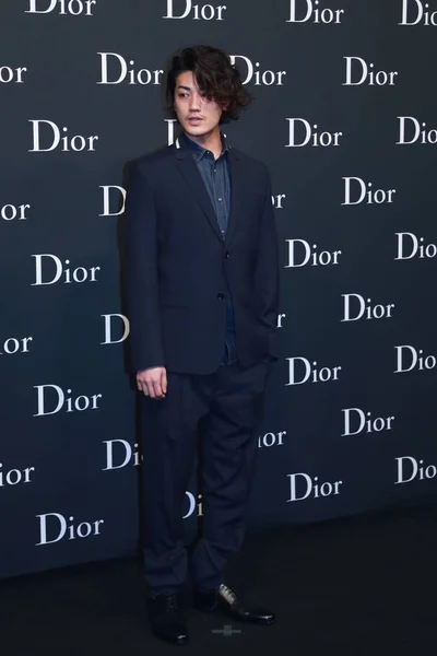Japanska Sångare Och Skådespelare Akanishi Jin Anländer Till Dior Homme — Stockfoto