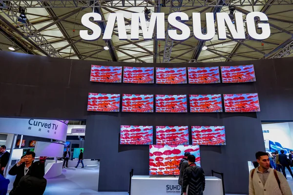 Människor Besöker Monter Samsung Apparaten Electronics World Expo 2016 Awe — Stockfoto