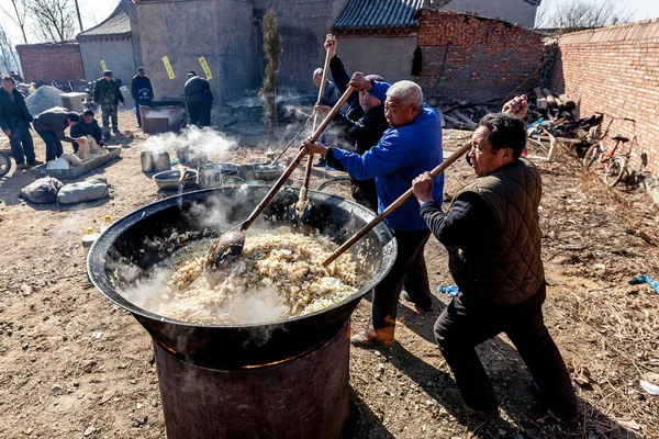 Yerel Köylüler Çin Orta Kesimindeki Henan Eyaletinin Anyang Şehrinde Ejder — Stok fotoğraf