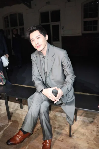 Chinese Actor Bai Attends Dunhill Fashion Show Paris Men Fashion — Stok fotoğraf