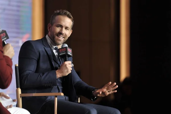 Actor Canadiense Estadounidense Ryan Reynolds Asiste Conferencia Prensa China Para —  Fotos de Stock