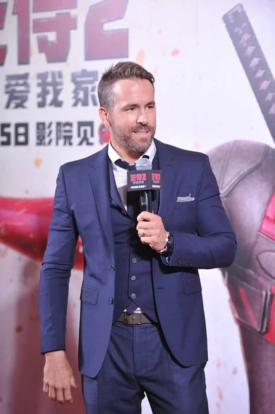 Actor Canadiense Estadounidense Ryan Reynolds Asiste Conferencia Prensa China Para —  Fotos de Stock