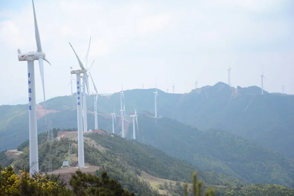 Rüzgâr Türbinleri Weishan Hui Özerk Bölgesi Ndeki Bir Rüzgar Çiftliğinde — Stok fotoğraf