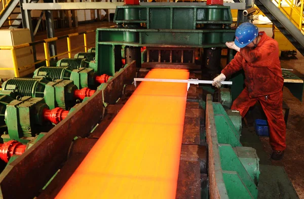 Kinesisk Arbets Tagare Undersökningar Produktionen Stål Vid Fabrik Dongbei Special — Stockfoto