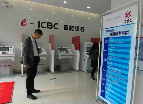 Cliente Visto Una Sucursal Del Banco Industrial Comercial China Icbc — Foto de Stock