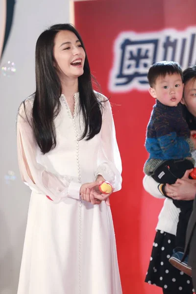 Actrice Chinoise Yao Chen Rit Lors Événement Promotionnel Pour Omo — Photo