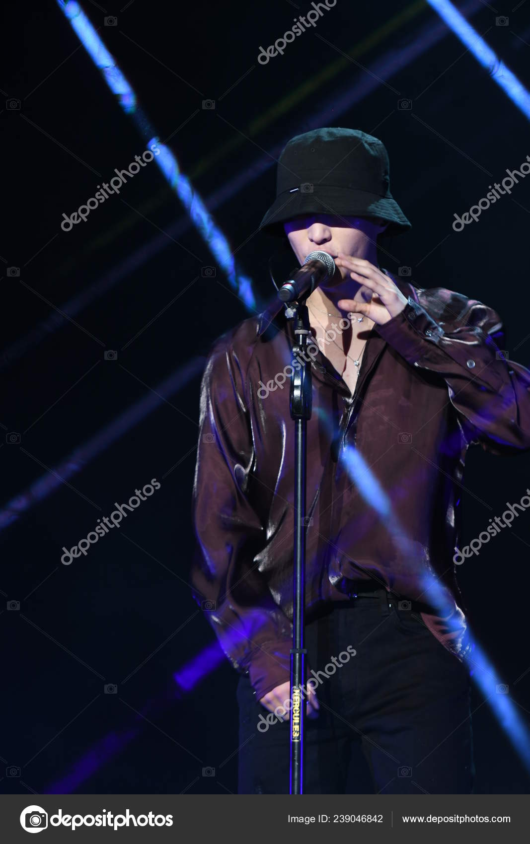 Китайский Певец Актер Чжан Исин Известный Лэй Южнокорейско.