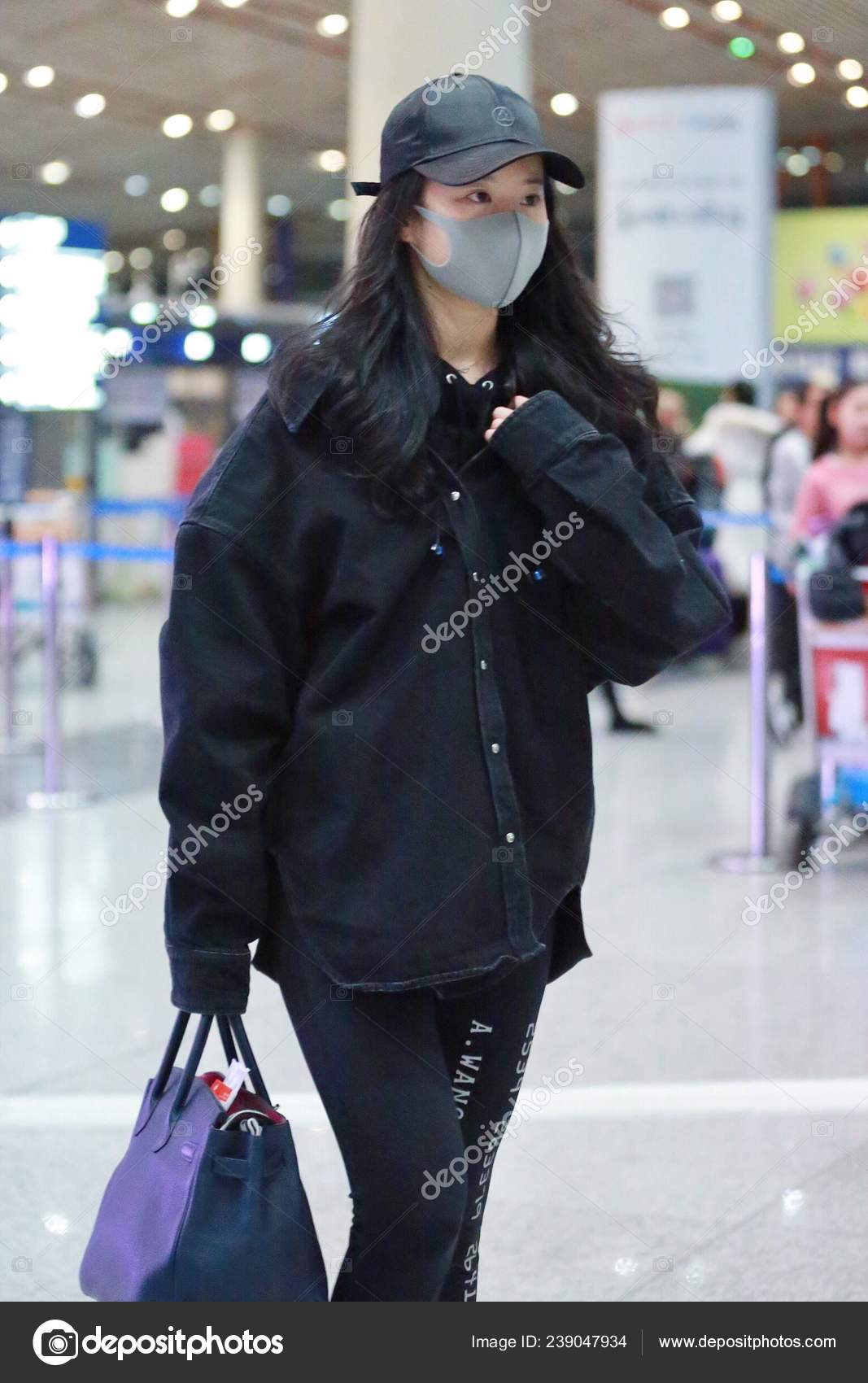 Chinese Actress Liu Yifei Arrives Beijing Capital International Airport ...