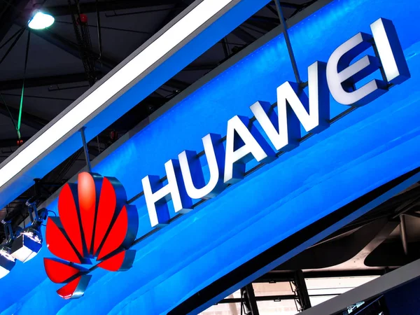 File View Logotipo Huawei Durante Uma Exposição Shanghai China Junho — Fotografia de Stock