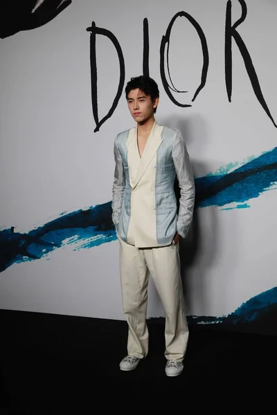 Der Chinesische Schauspieler Chen Feiyu Besucht Die Dior Homme Modenschau — Stockfoto