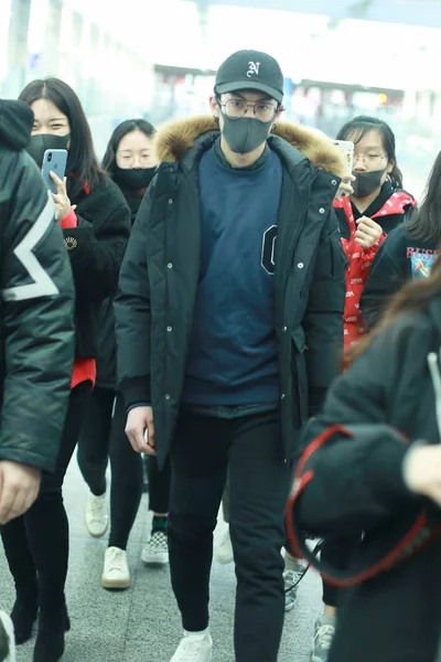 2019 日中国北京市に北京首都国際空港に到着した中国の俳優中国の少年グループ の新しいラインナップのディラン王エディ — ストック写真
