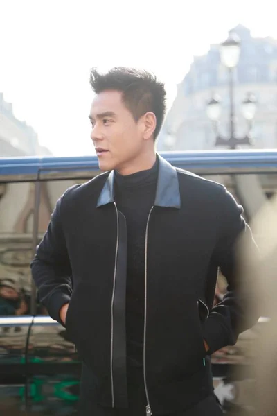 Taiwanesiska Skådespelaren Eddie Peng Deltar Berluti Modevisning Paris Herrarnas Mode — Stockfoto