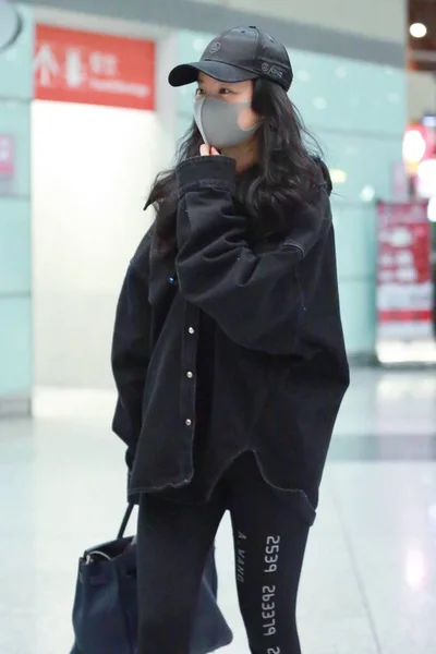 Kinesisk Skådespelerska Liu Yifei Anländer Beijing Capital International Airport Beijing — Stockfoto