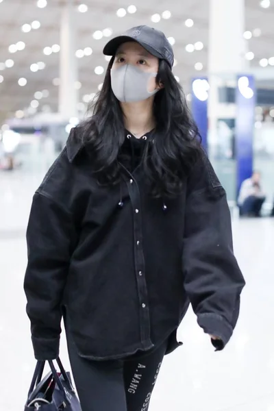 Kinesisk Skådespelerska Liu Yifei Anländer Beijing Capital International Airport Beijing — Stockfoto