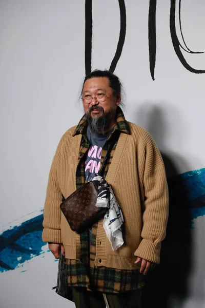 Σύγχρονη Ιάπωνα Καλλιτέχνη Takashi Murakami Παρακολουθεί Την Επίδειξη Μόδας Dior — Φωτογραφία Αρχείου