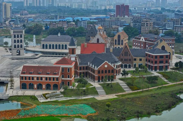 Pohled Budovy Evropském Stylu Městě Jezera Mingyue Parku Xinweijiang Nanning — Stock fotografie