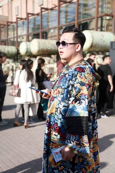 Street Snap China Fashion Week Fall Winter 2016 Beijing China — стоковое фото