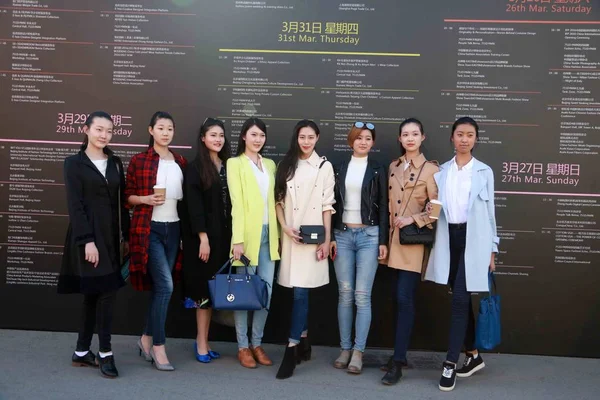 中国ファッション週秋 2016 中国の北京で 2016 日中にストリート スナップ — ストック写真