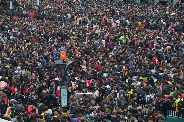Толпы Китайских Пассажиров Которые Отправляются Домой Предстоящий Китайский Лунный Новый — стоковое фото