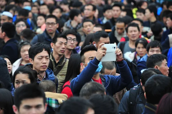 Menschenmassen Chinesischer Passagiere Die Sich Auf Den Heimweg Zum Bevorstehenden — Stockfoto