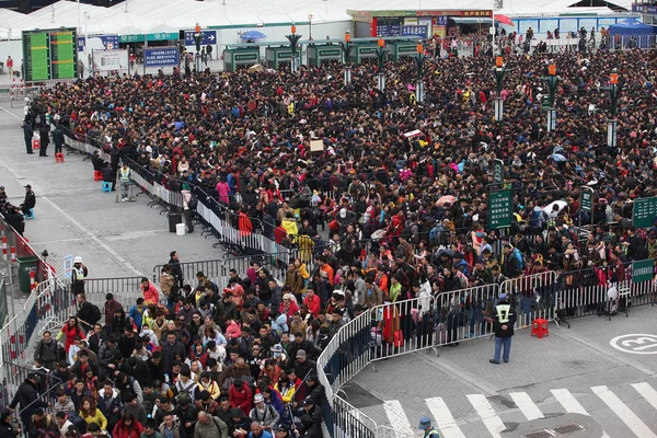 Multitud Pasajeros Chinos Que Dirigen Casa Para Próximo Año Nuevo — Foto de Stock