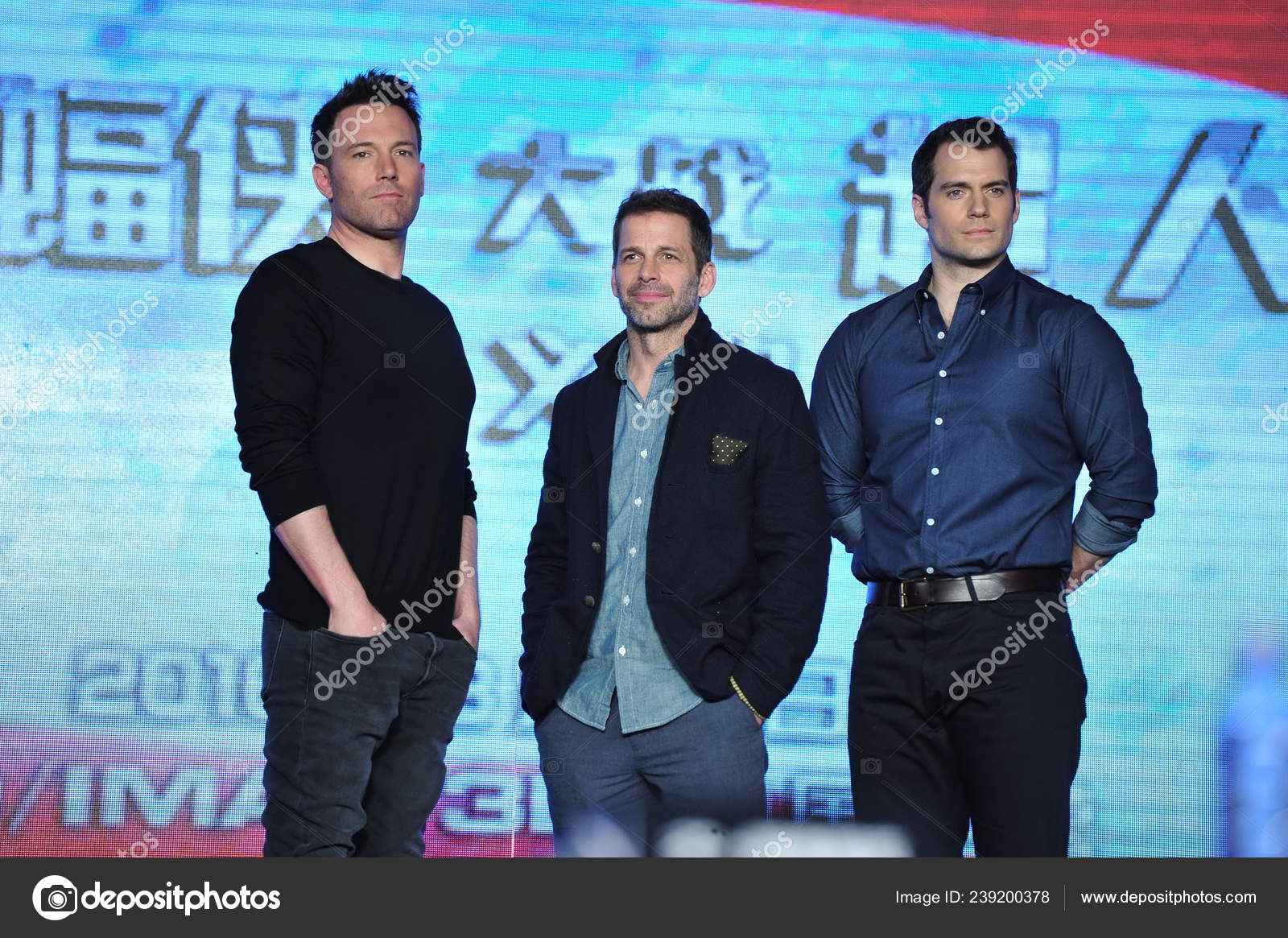 Американский Актёр Бен Аффлек Режиссёр Зак Снайдер Британский.