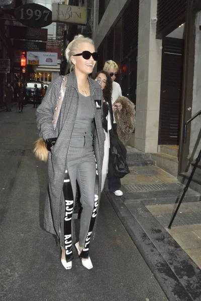 British Singer Rita Ora Front Arrives Restaurant Hong Kong Born — Stock Photo, Image