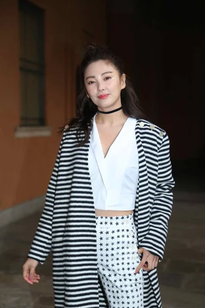 Aktris Cina Zhang Yuqi Menghadiri Fashion Show Max Mara Selama — Stok Foto