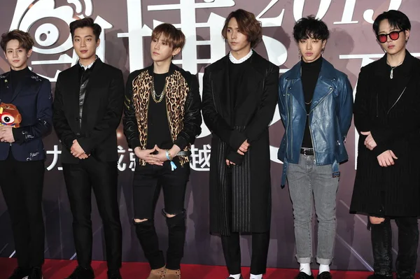 Mitglieder Der Südkoreanischen Boygroup Beast Auf Dem Roten Teppich Zur — Stockfoto