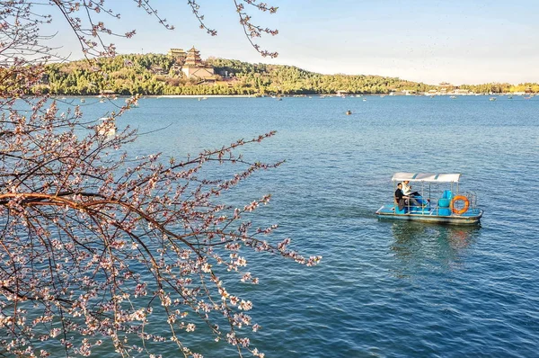 관광객 베이징 2016 일에이 안으로 알려진 궁전에서 호수에 보트를 — 스톡 사진