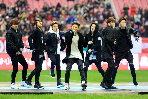 Miembros Del Grupo Chicos Surcoreanos Ikon Presentan Partido Amistoso Fútbol —  Fotos de Stock