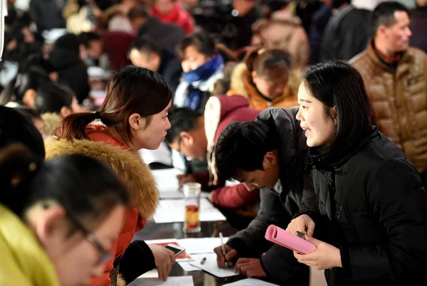 Chinese Job Seekers Look Employments Job Fair Bozhou City East — Stock Photo, Image