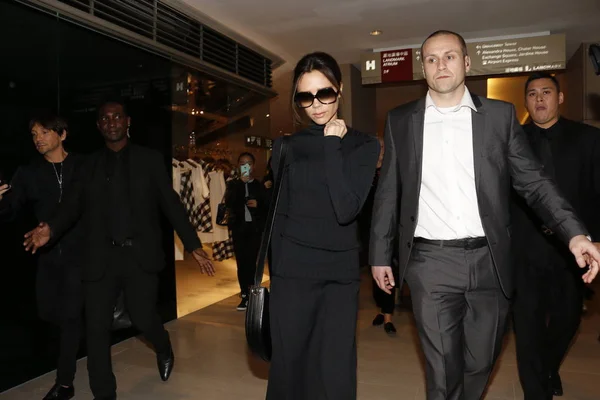 Ngiliz Şarkıcı Sosyetik Victoria Beckham Bırakır Yeni Victoria Beckham Moda — Stok fotoğraf