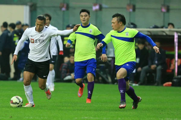 Koreański Soccer Star Jong Tae Lewo Wyzwania Chiński Star Podczas — Zdjęcie stockowe