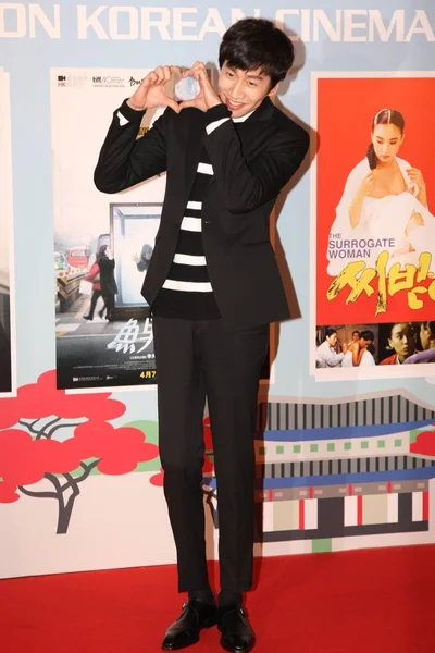 韓国の人気俳優ジェット トーン フィルムの生産で香港 2016 周年記念の宴会のため到着した李光洙 — ストック写真