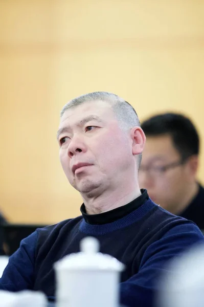 2016년 베이징에서 제12차 전국인민정치협상회의 제4차 회의에서 펑샤오강 국장이 토론에 참석하고 — 스톡 사진