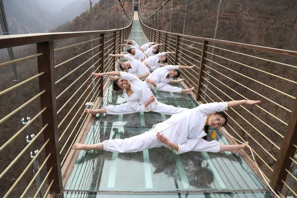 Liefhebbers Van Chinese Yoga 180 Meter Hoge Uitvoeren 210 Meter — Stockfoto