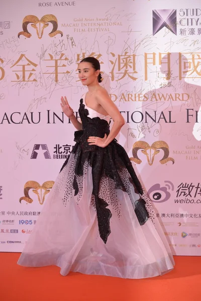 Die Chinesische Schauspielerin Song Jia Posiert Auf Dem Roten Teppich — Stockfoto