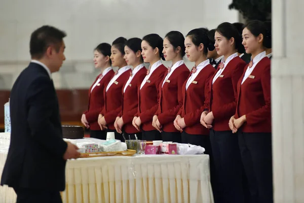 Las Azafatas Chinas Alinean Para Estar Espera Durante Reunión Inaugural — Foto de Stock