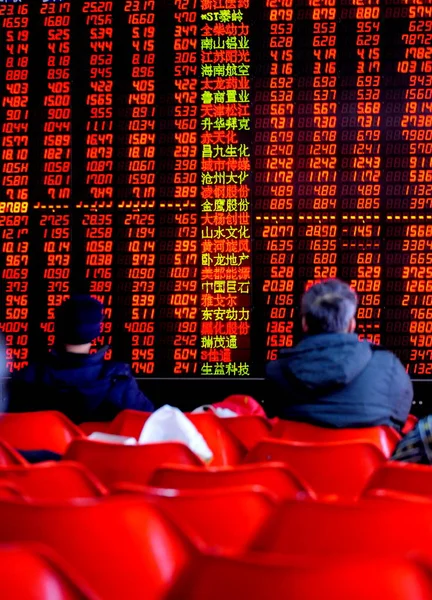 Chinese Investors Look Prices Shares Red Price Rising Stock Brokerage — Stock Photo, Image