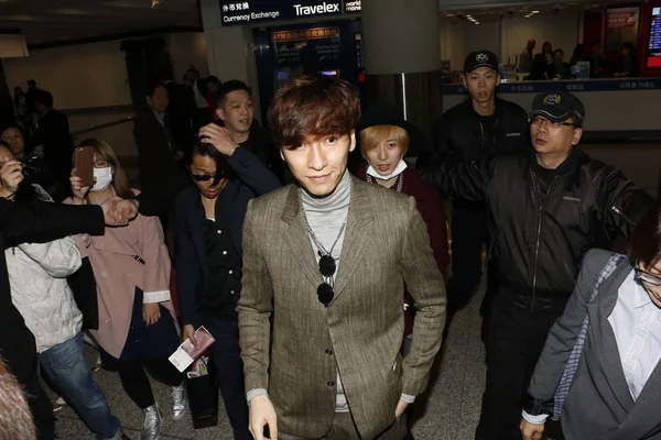 Membros Boy Band Japonesa Inds Chegam Aeroporto Internacional Hong Kong — Fotografia de Stock
