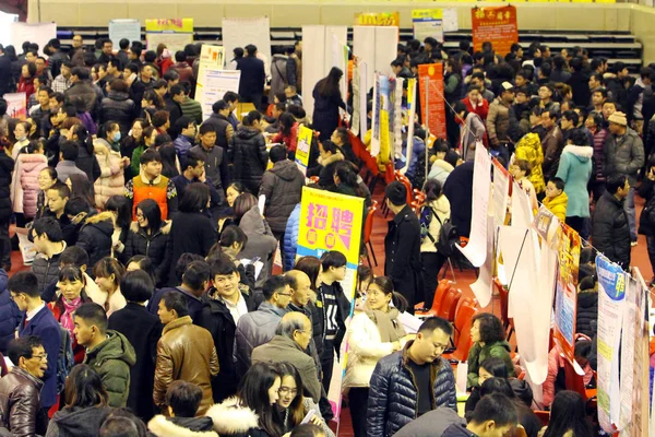 Chinesische Arbeitssuchende Suchen Auf Einer Jobmesse Jiashan County Jiaxing City — Stockfoto