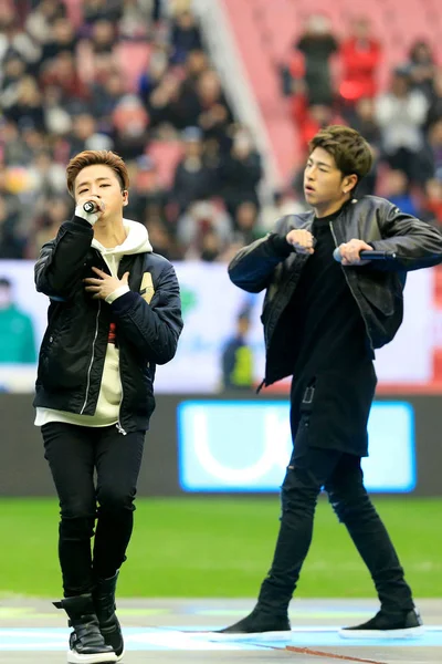 Membros Grupo Masculino Sul Coreano Ikon Apresentam Partida Futebol Amigável — Fotografia de Stock