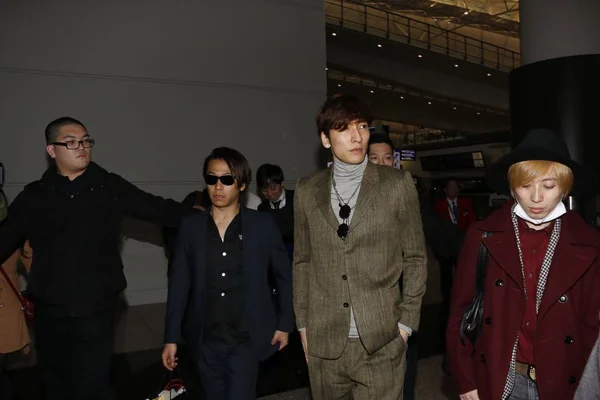 Membros Boy Band Japonesa Inds Chegam Aeroporto Internacional Hong Kong — Fotografia de Stock