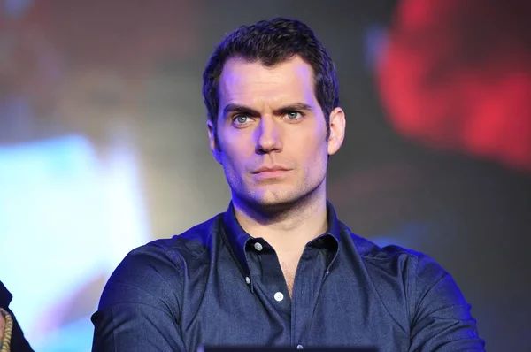 Imagens do ator Henry Cavill - 10/12/2019 - F5 - Fotografia - Folha de  S.Paulo