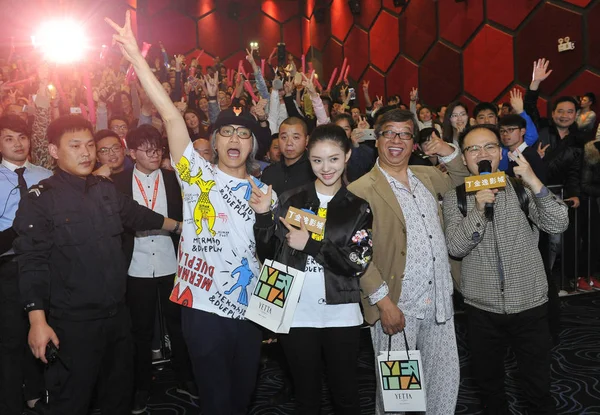 香港監督チャウシンチー 番目の左 および中国の女優林尹 2016 中国南東部の福建省福州市でのプロモーション イベントに出席 — ストック写真