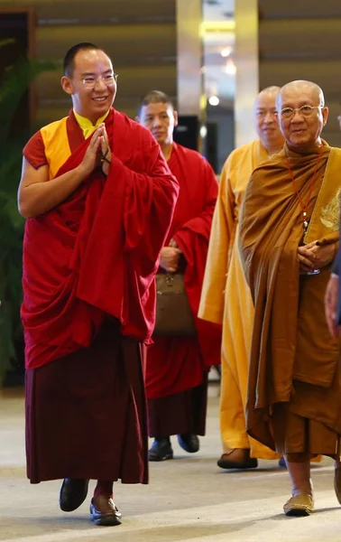 11º Panchen Lama Bainqen Erdini Qoigyijabu Erdeni Gyaincain Norbu Izquierda —  Fotos de Stock